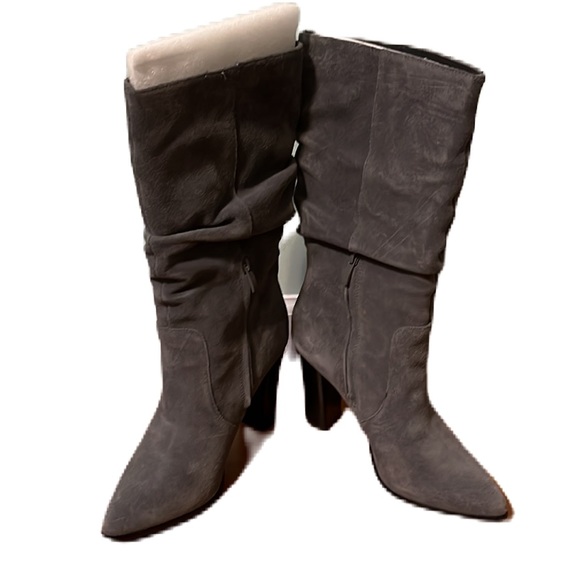 Tahari Shoes - EUC TAHARI ALANNA Grey Boots sz 10M
